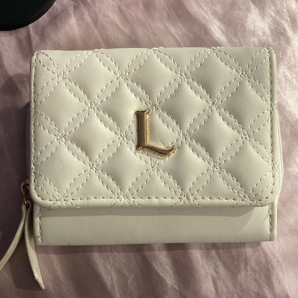 L initial wallet